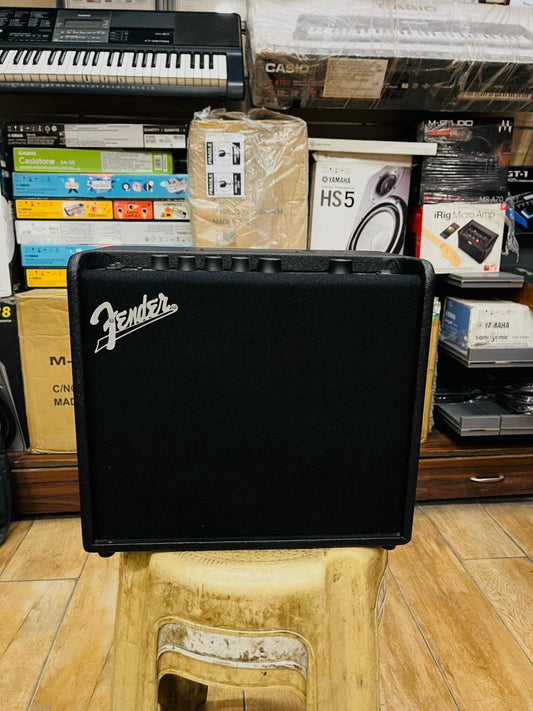 Fender Mustang LT25 25-Watt Guitar Amplifier OPEN BOX