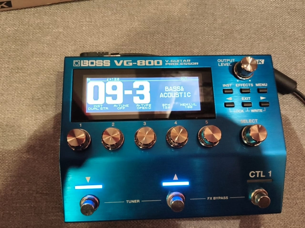 BOSS VG-800 V-Guitar Processor with gk 5 pickup and adopter only 2 days old